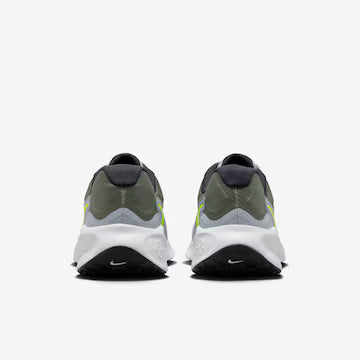 Nike Revolution 7–Premium