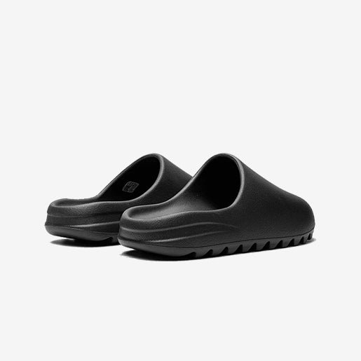 Yeezy Slide Onyx–Clássico