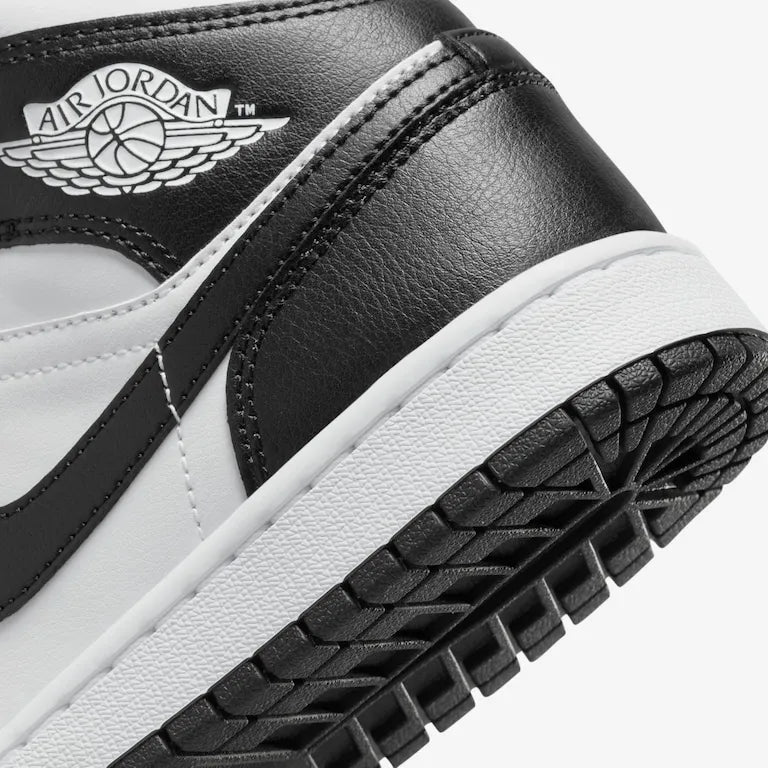 Air Jordan 1 Mid Panda–Elegante