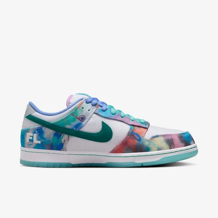 Futura Laboratories x SB Dunk Low White and Geode Teal–Exclusivo
