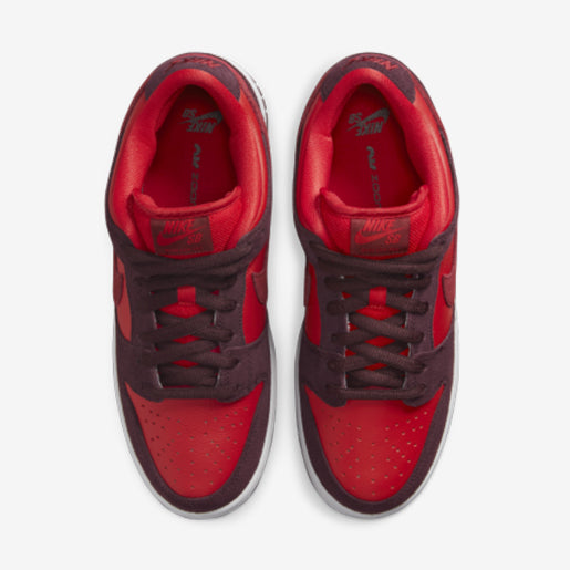 SB Dunk Low Cherry–Elegante